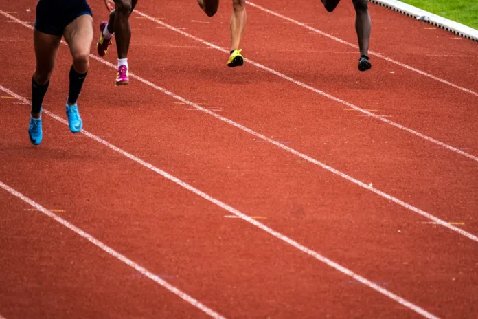 Runners on a clay track