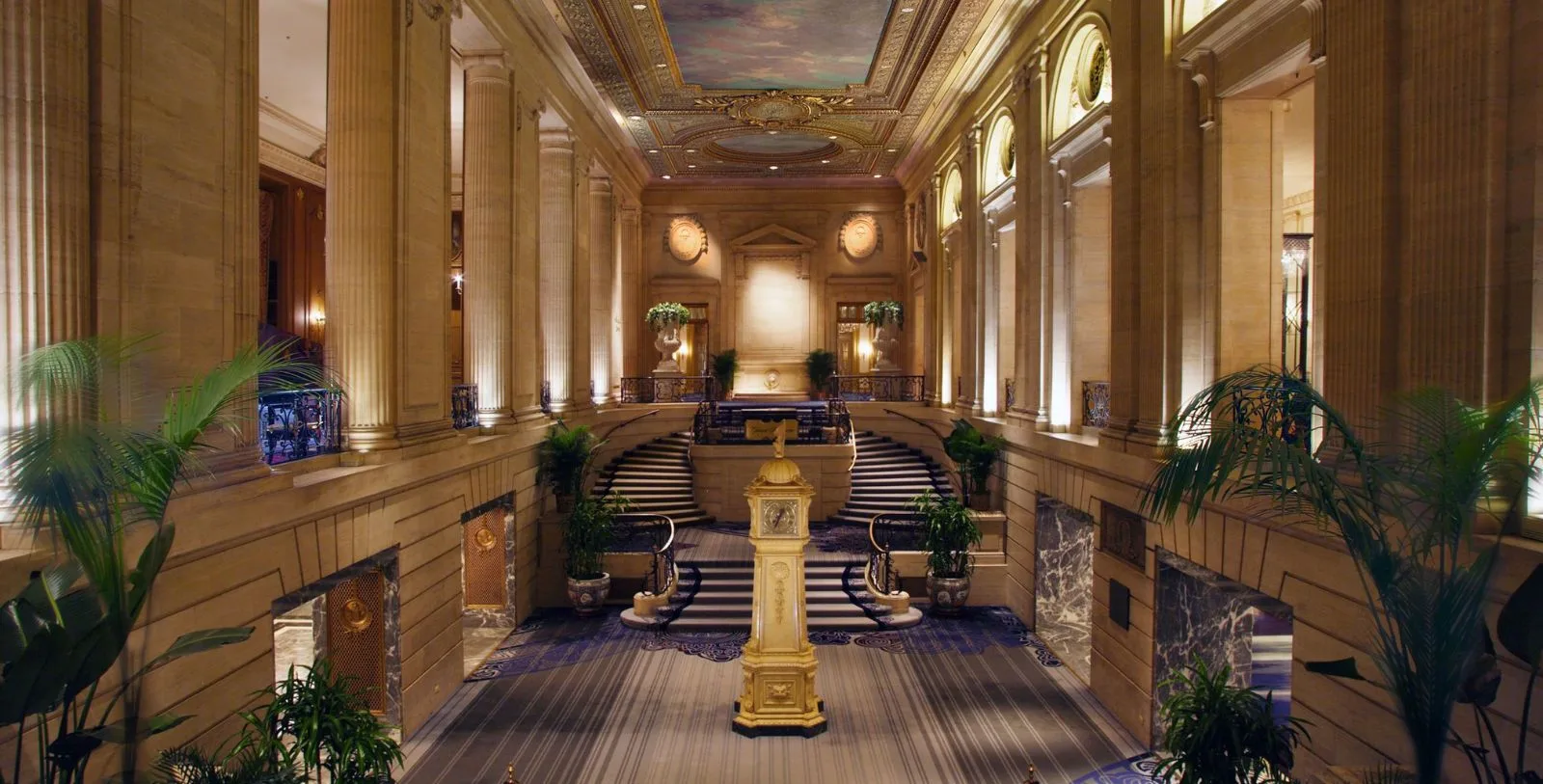 Hillton Chicago Lobby
